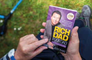 Cómo logró kiyosaki retirarse a los 47